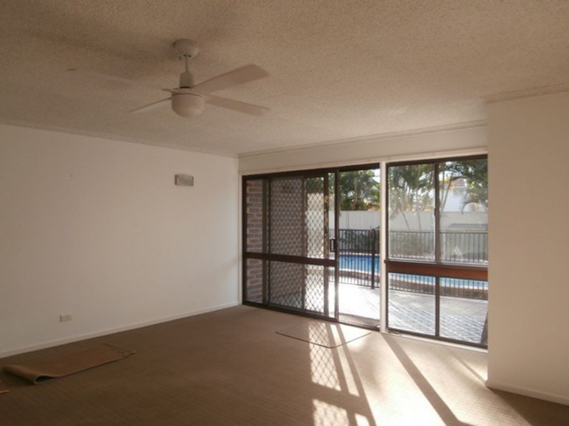 2/17 Seashell Avenue, Mermaid Beach QLD 4218