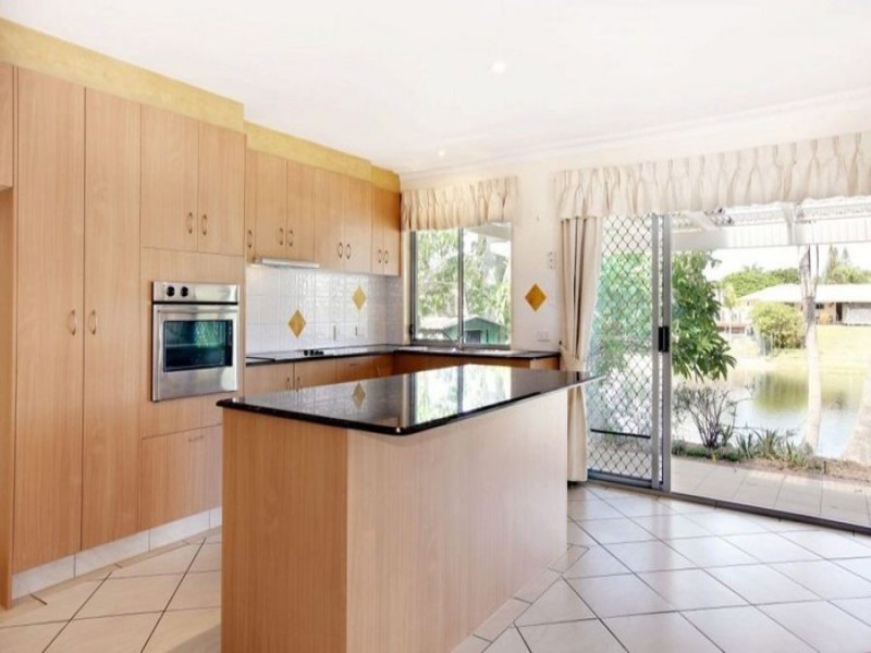 48 Alec Avenue, Mermaid Waters QLD 4218