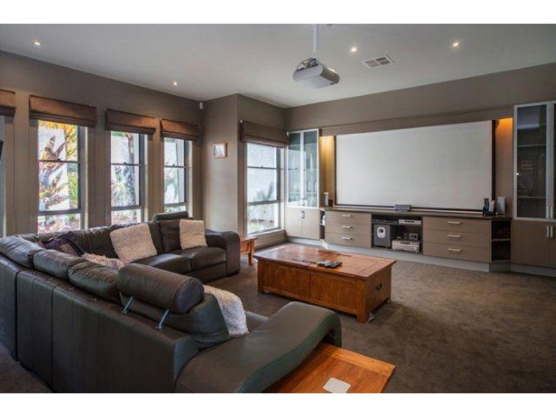 2024 The Boulevard, Benowa QLD 4217