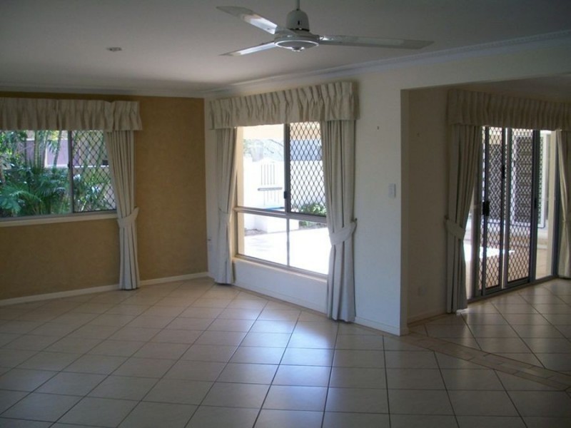 48 Alec Avenue, Mermaid Waters QLD 4218