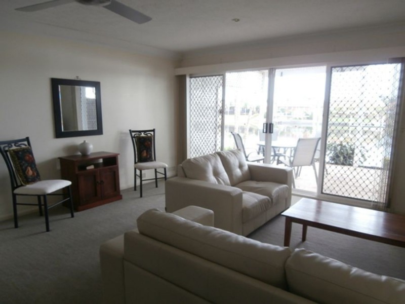 42/300 Cottesloe Drive, Mermaid Waters QLD 4218