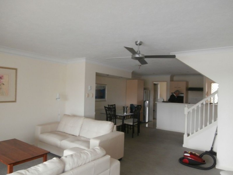 42/300 Cottesloe Drive, Mermaid Waters QLD 4218