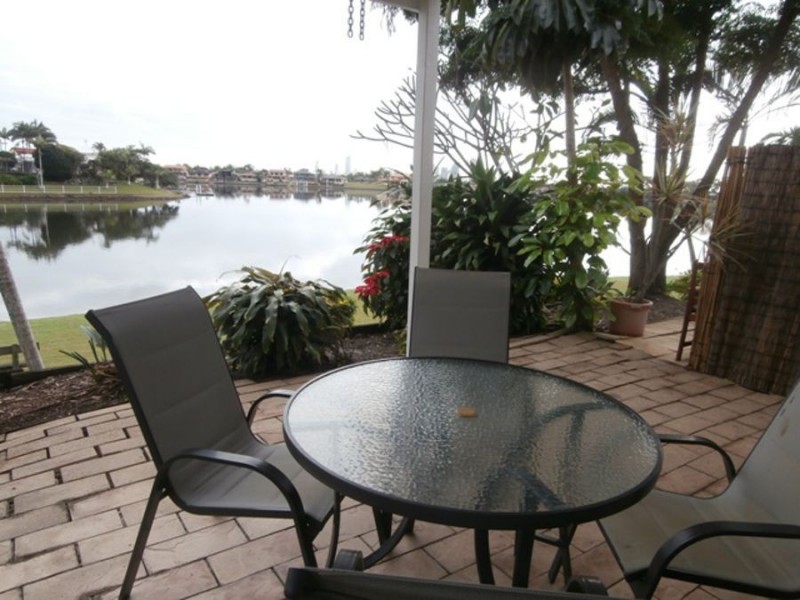 42/300 Cottesloe Drive, Mermaid Waters QLD 4218