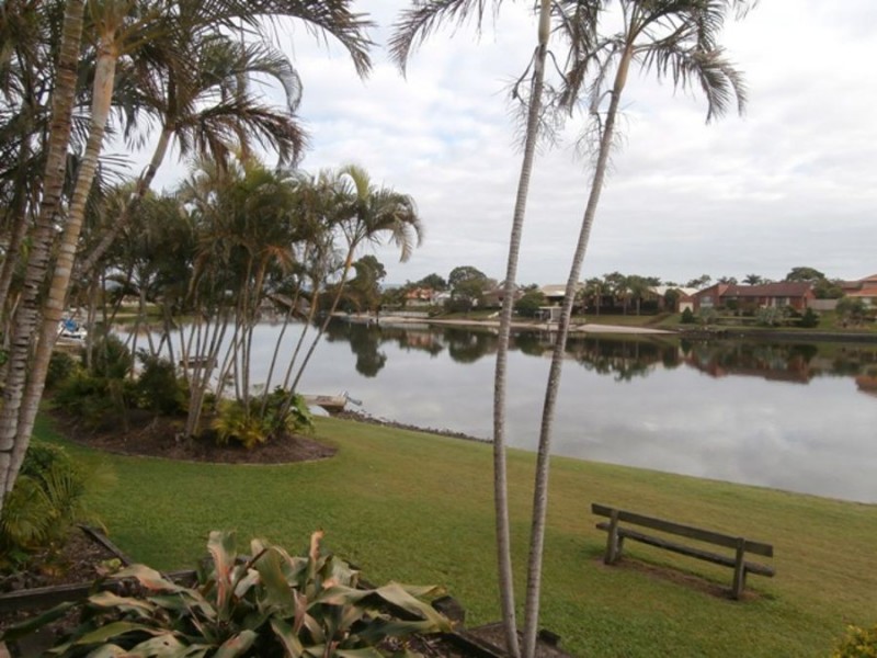 42/300 Cottesloe Drive, Mermaid Waters QLD 4218