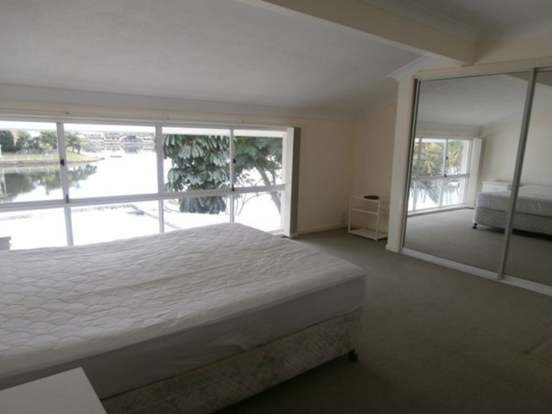 42/300 Cottesloe Drive, Mermaid Waters QLD 4218