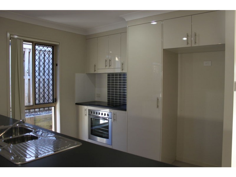 6 Starkey Street, Pacific Pines QLD 4211