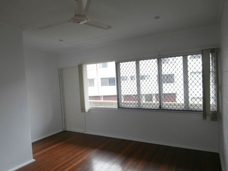 4 9 Mermaid Avenue, Mermaid Beach QLD 4218