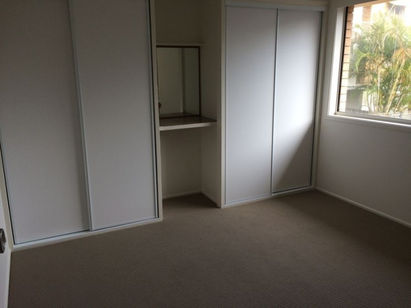 2/2042 Gold Coast Highway, Miami QLD 4220