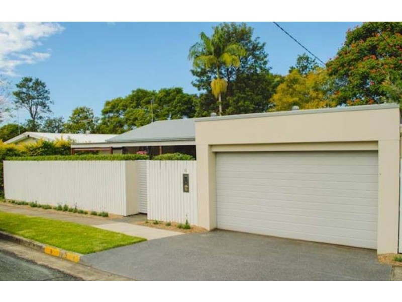 6 Mary Street, Labrador QLD 4215