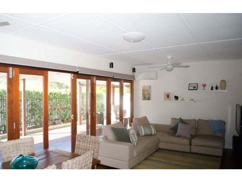 6 Mary Street, Labrador QLD 4215