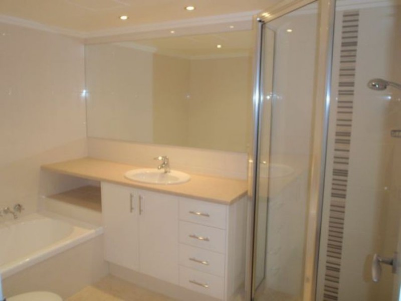 18D/4 Old Burleigh Road, Broadbeach QLD 4218