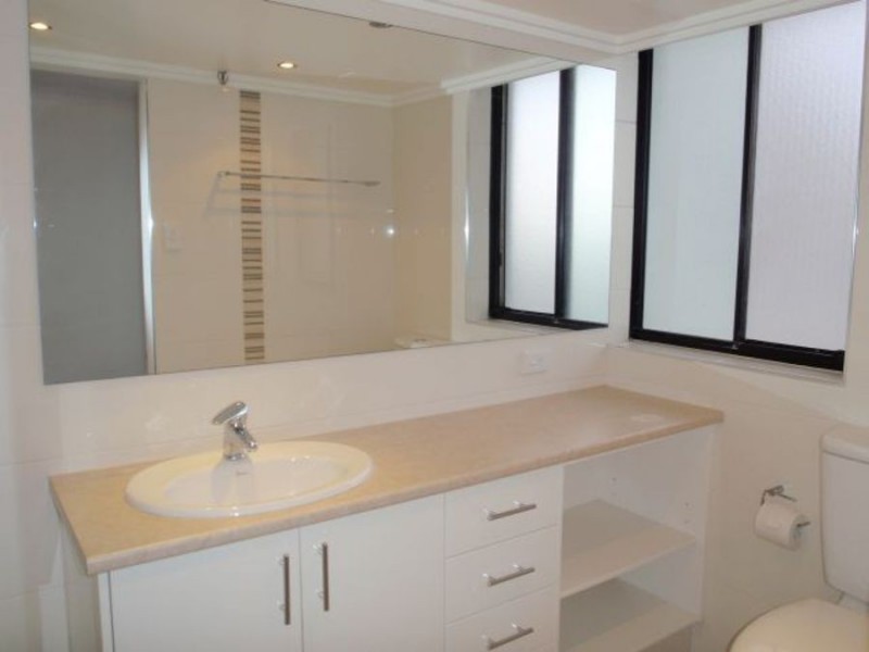 18D/4 Old Burleigh Road, Broadbeach QLD 4218