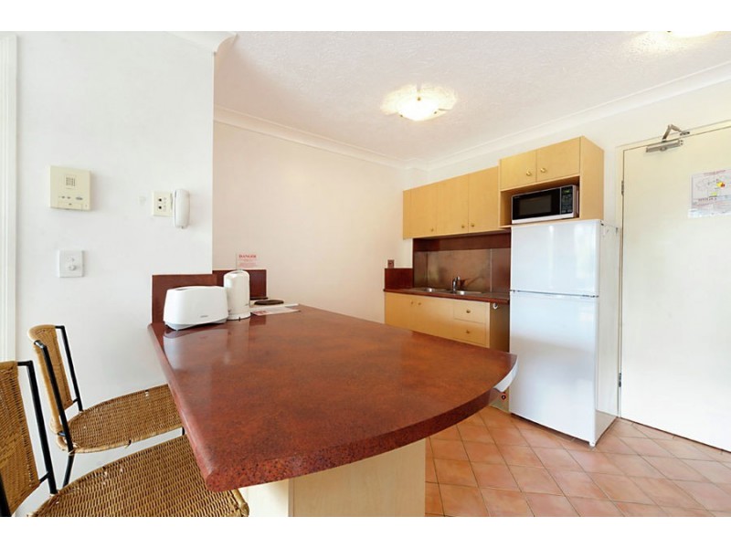 18/210 Surf Parade, Broadbeach QLD 4218