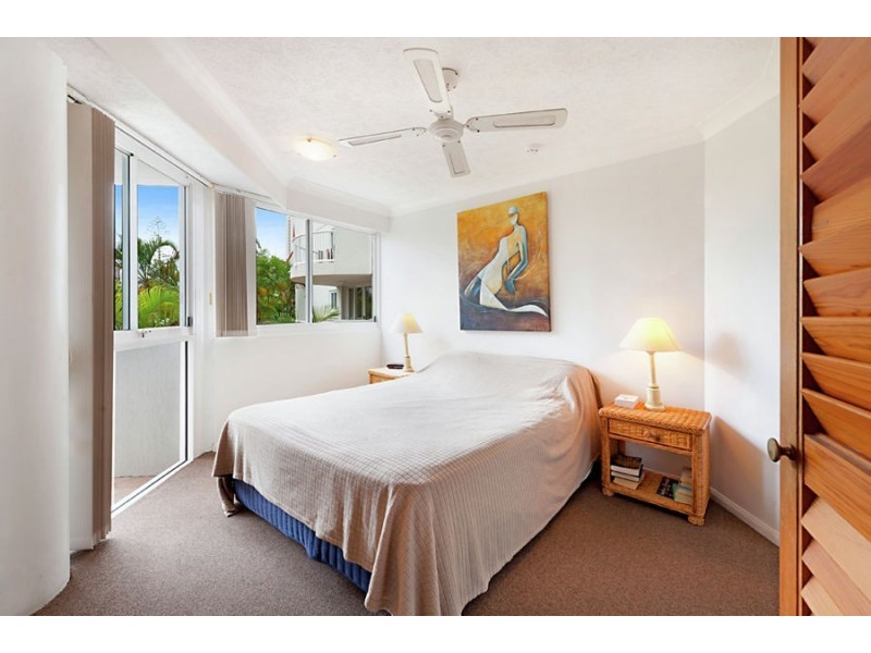 18/210 Surf Parade, Broadbeach QLD 4218