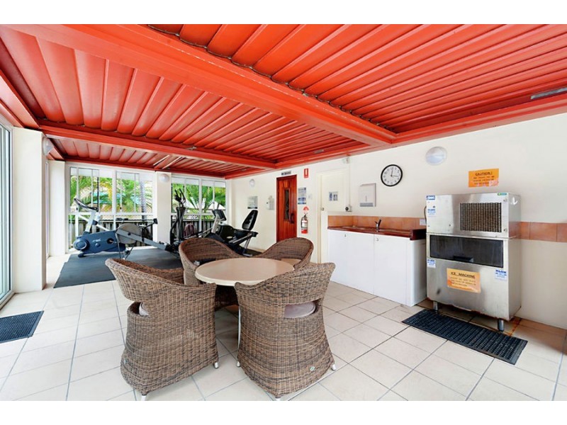 18/210 Surf Parade, Broadbeach QLD 4218