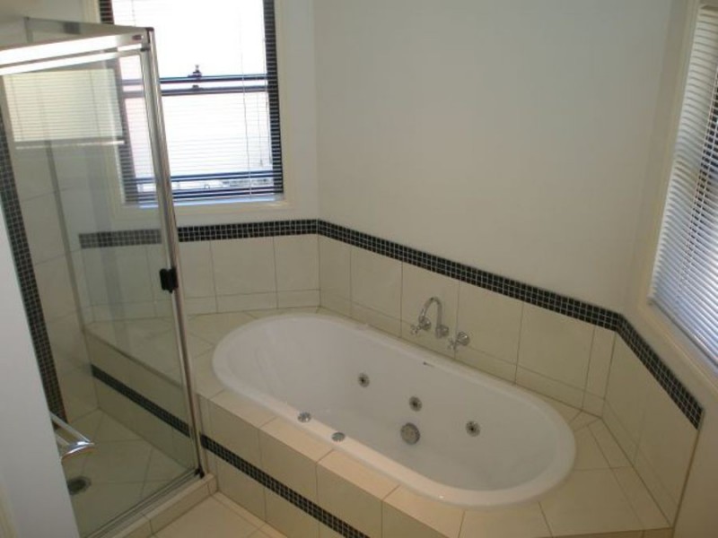 4 141 Cotlew Street, Ashmore QLD 4214