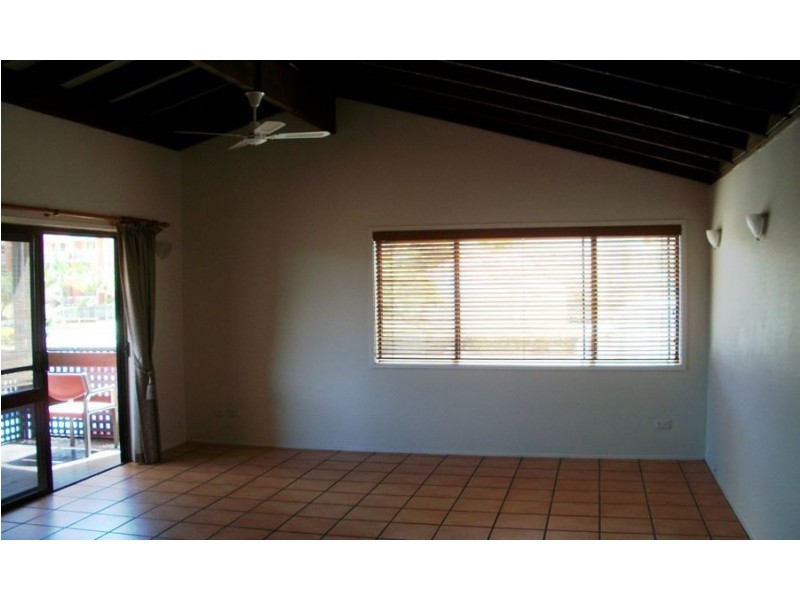 2/2052 Gold Coast Highway, Miami QLD 4220