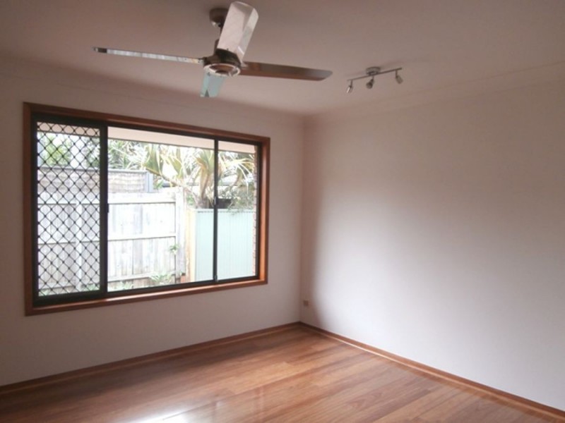 91 Alec Avenue, Mermaid Waters QLD 4218