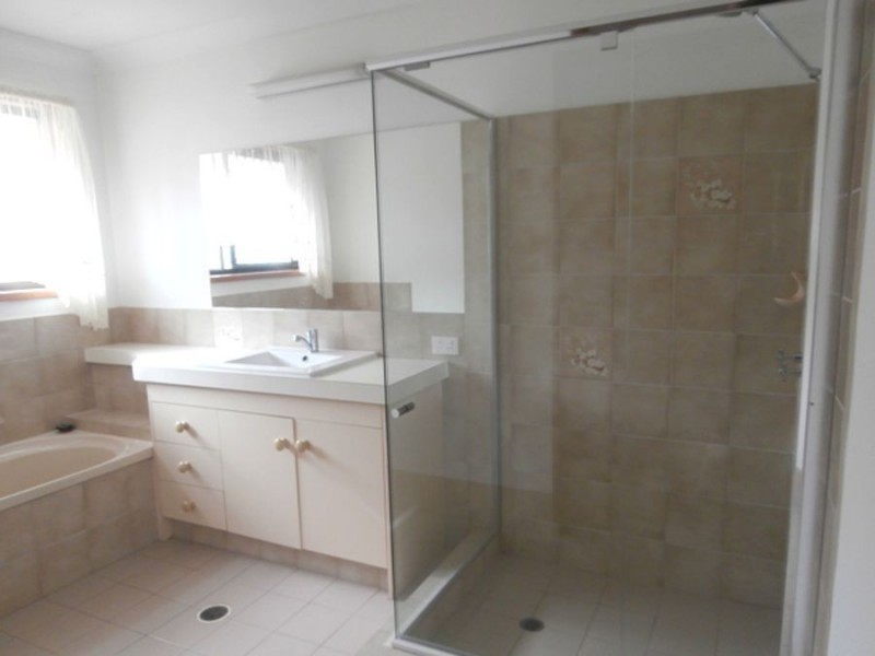 91 Alec Avenue, Mermaid Waters QLD 4218