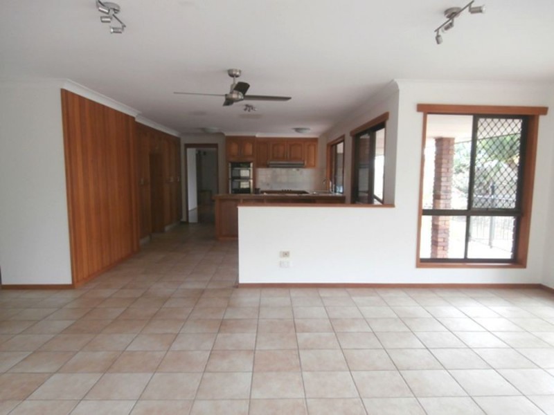 91 Alec Avenue, Mermaid Waters QLD 4218