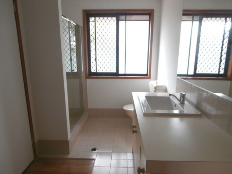 91 Alec Avenue, Mermaid Waters QLD 4218