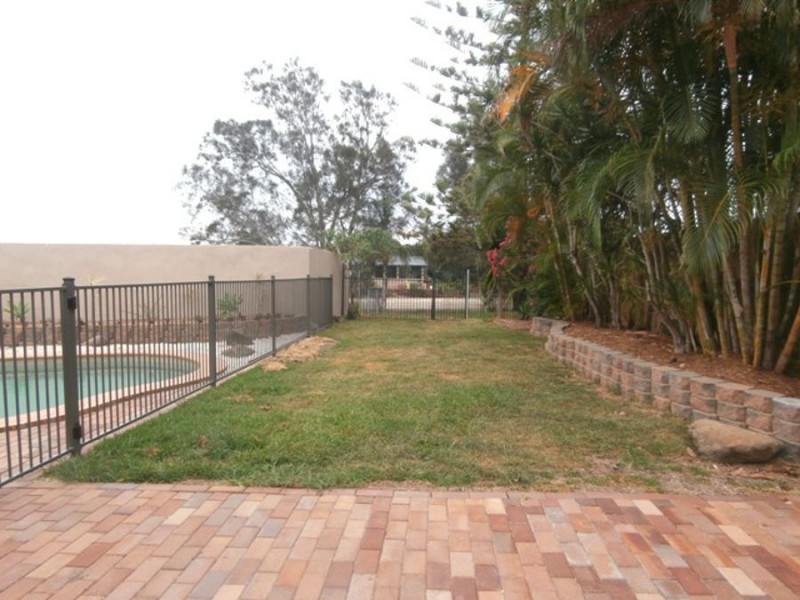 91 Alec Avenue, Mermaid Waters QLD 4218