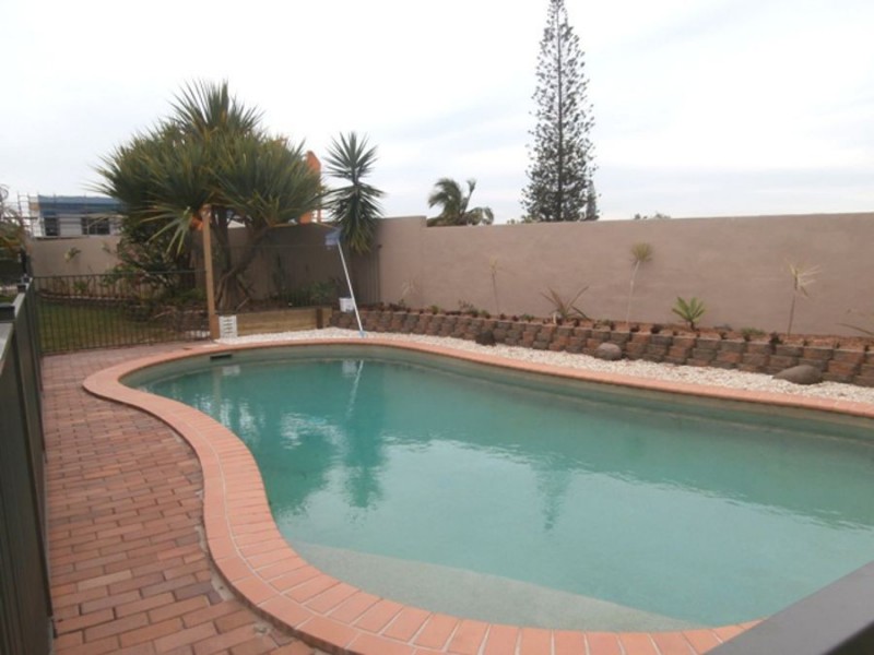 91 Alec Avenue, Mermaid Waters QLD 4218