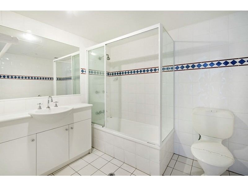 D13/1 Great Hall Drive, Nobby Beach QLD 4218
