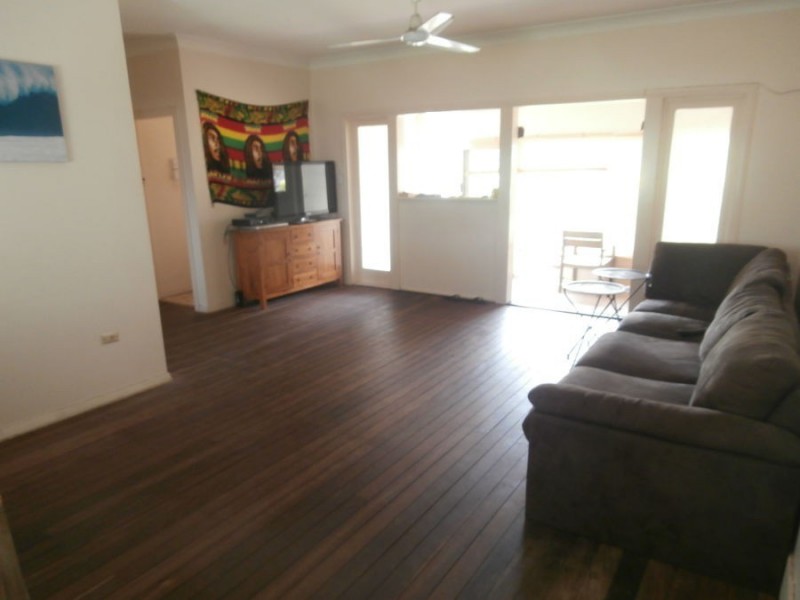 27 Seabeach Avenue, Mermaid Beach QLD 4218