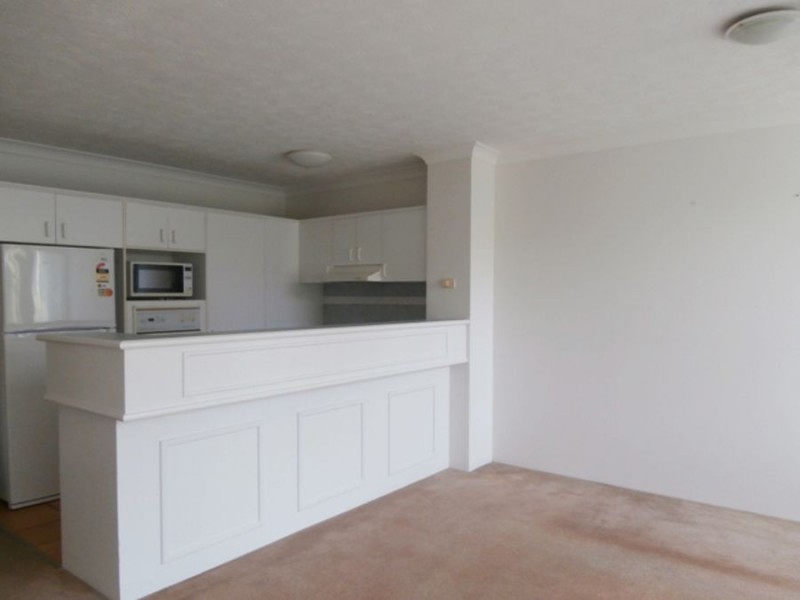 2/2 Fraser Avenue, Miami QLD 4220