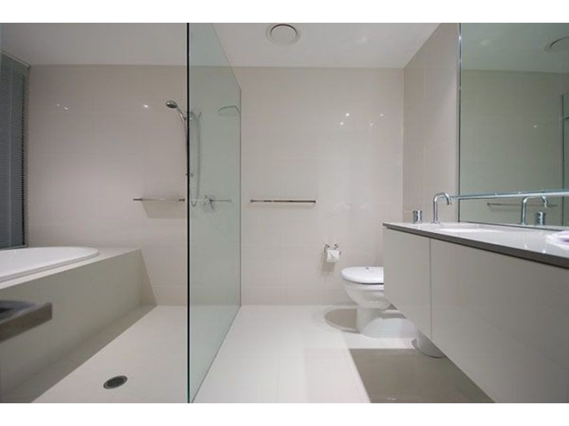 2076 “Circle on Cavil” 9 Ferny Avenue, Surfers Paradise QLD 4217
