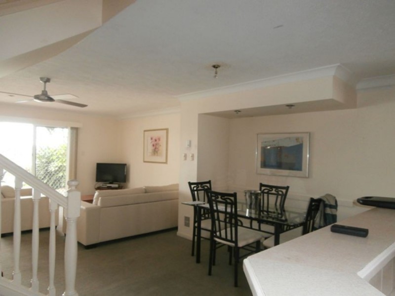 42/300 Cottesloe Drive, Mermaid Waters QLD 4218