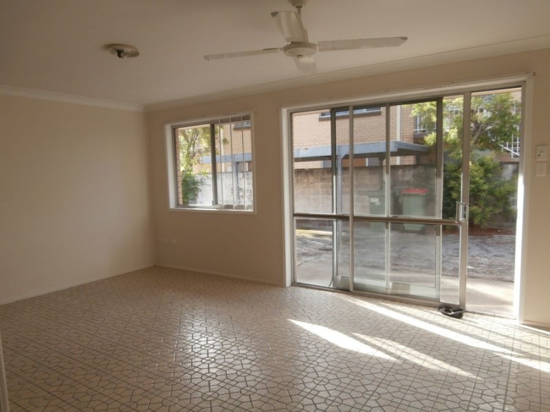 2/33 Burra Street, Chevron Island QLD 4217