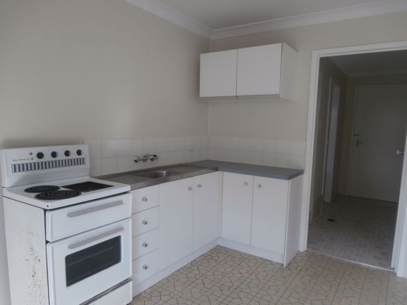 2/33 Burra Street, Chevron Island QLD 4217