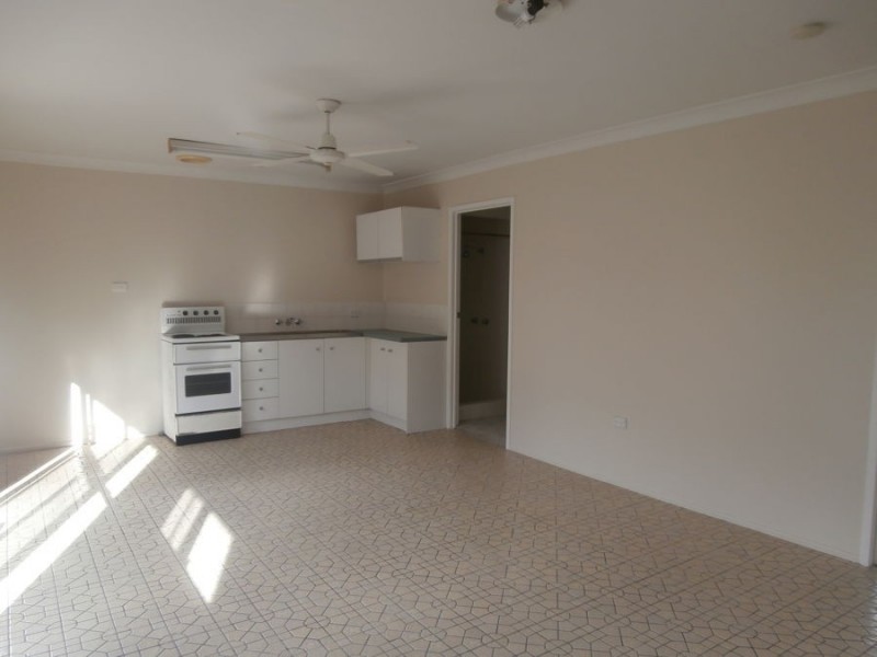 2/33 Burra Street, Chevron Island QLD 4217