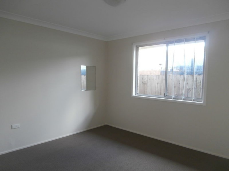 2/33 Burra Street, Chevron Island QLD 4217