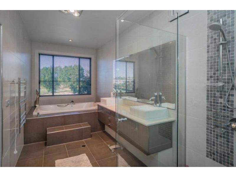 2024 The Boulevard, Benowa QLD 4217