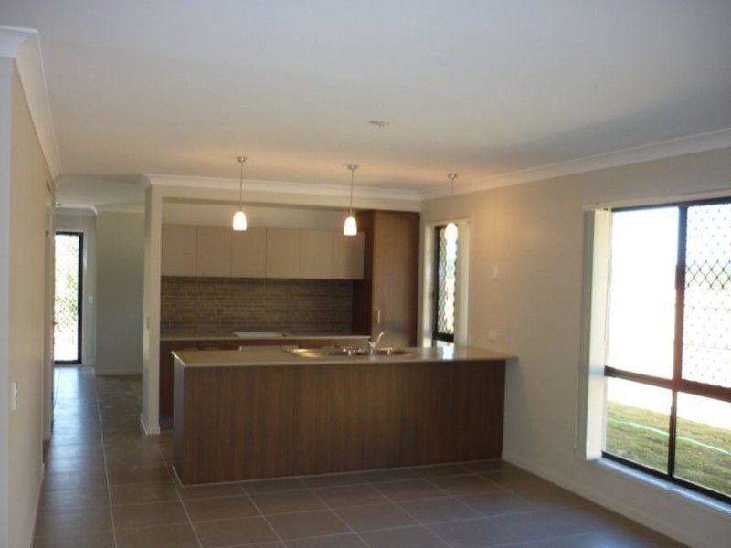 4 Meander Circuit, Holmview QLD 4207