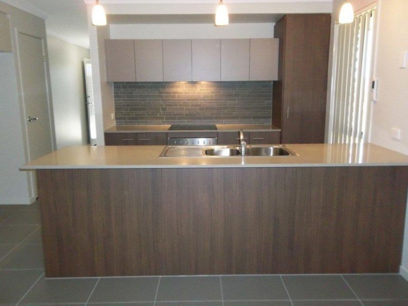 4 Meander Circuit, Holmview QLD 4207