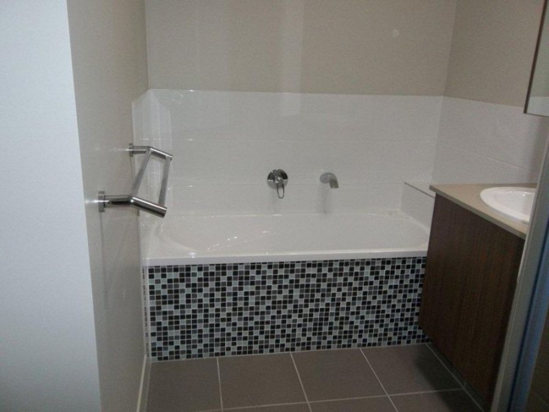 4 Meander Circuit, Holmview QLD 4207