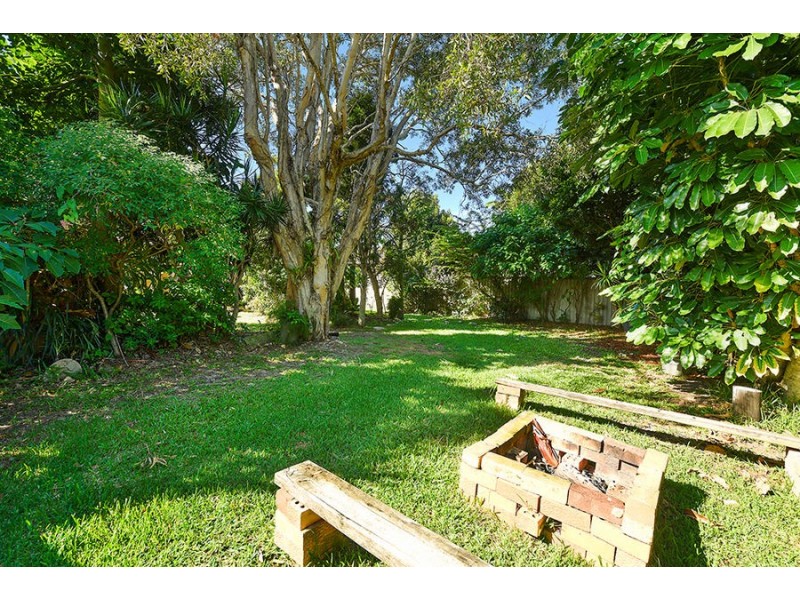 24 Paradise Avenue, Miami QLD 4220