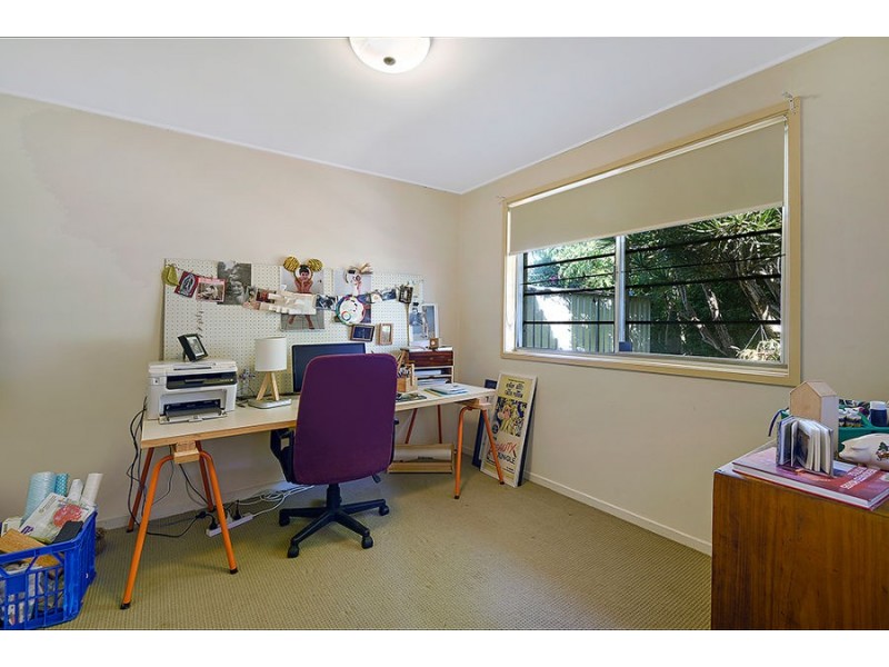 24 Paradise Avenue, Miami QLD 4220