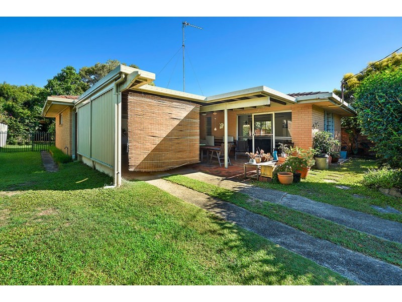 24 Paradise Avenue, Miami QLD 4220