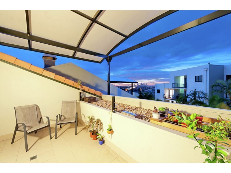 E37/1 Great Hall Drive, Nobby Beach QLD 4218