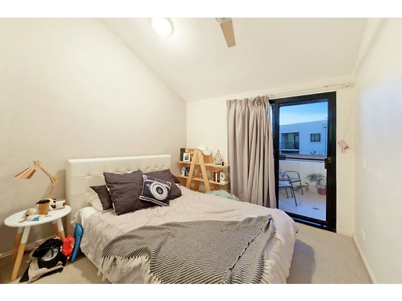 E37/1 Great Hall Drive, Nobby Beach QLD 4218