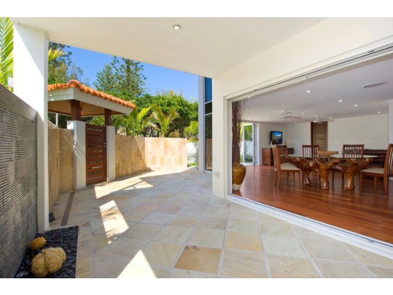 240 Hedges Avenue, Mermaid Beach QLD 4218
