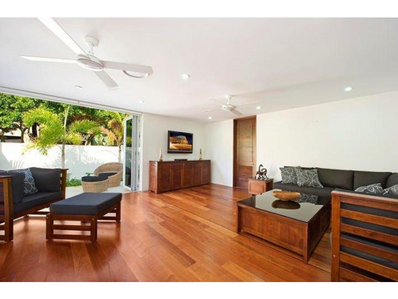 240 Hedges Avenue, Mermaid Beach QLD 4218