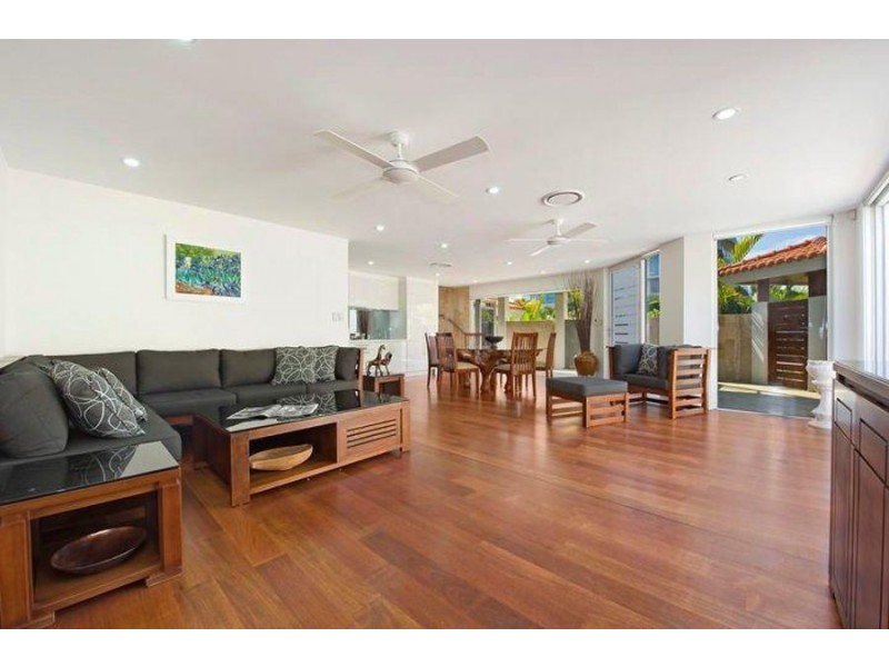 240 Hedges Avenue, Mermaid Beach QLD 4218