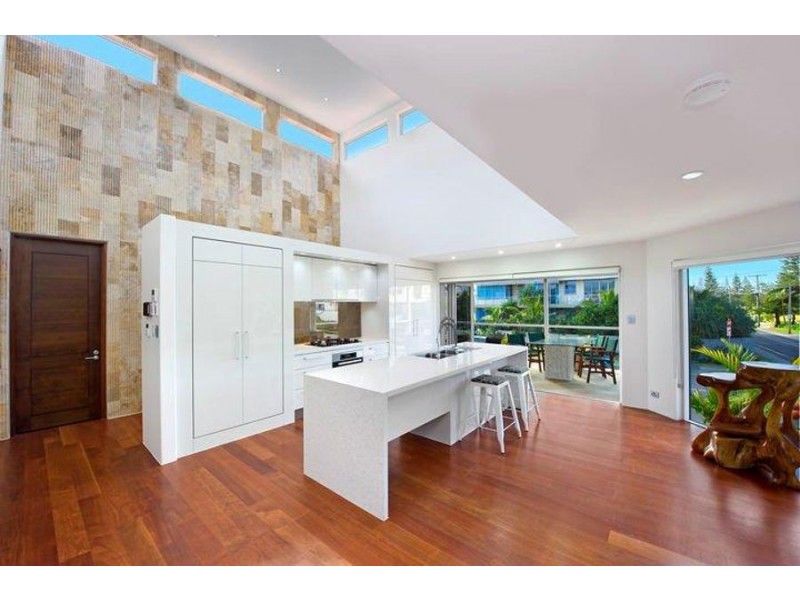 240 Hedges Avenue, Mermaid Beach QLD 4218