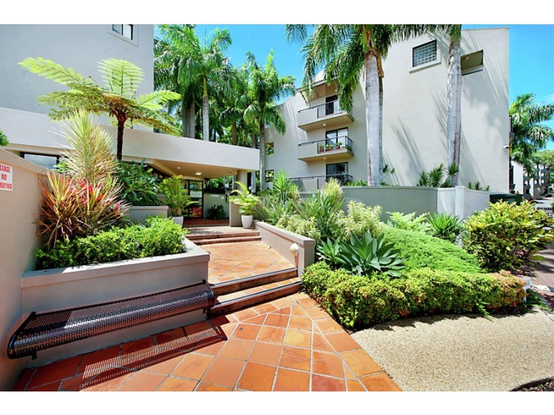 D4/1 Great Hall Drive, Nobby Beach QLD 4218